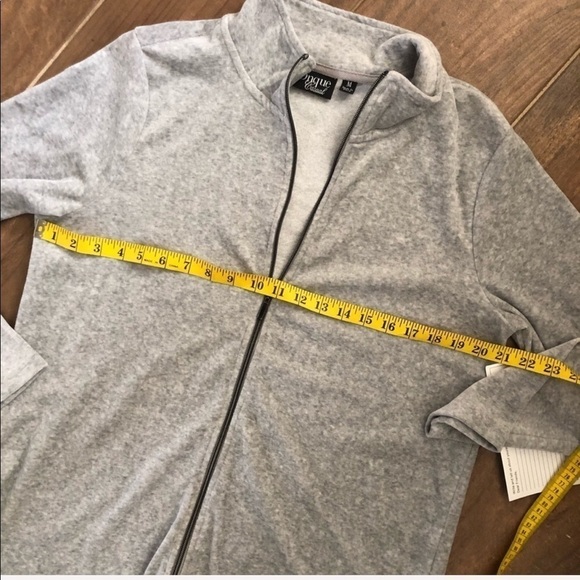 Full zip Sweater New with tags Size Medium - Picture 6 of 7